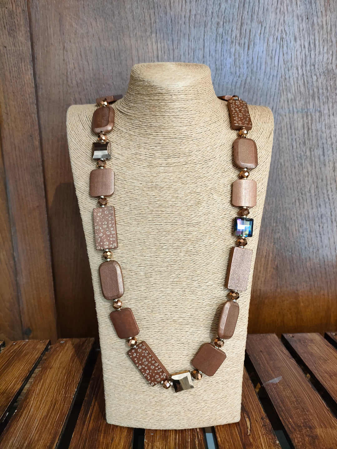 Collana corta legno
