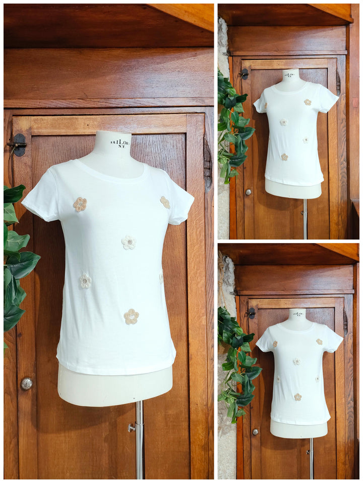T-shirt fiori applicati