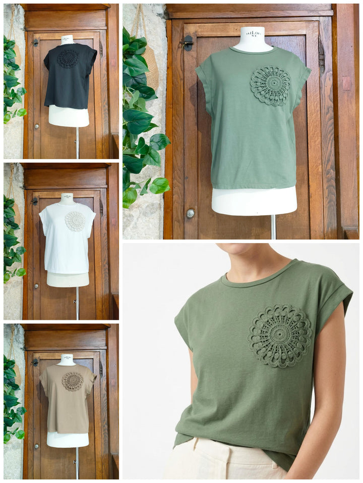 T-shirt fiore rilievo